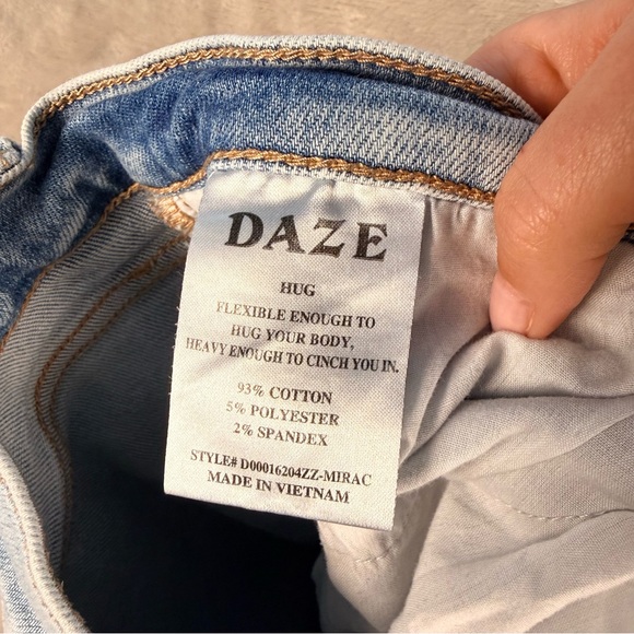 DAZE Hug High Rise Cropped Wide Leg Jeans Raw Hem Light Wash Size 32 - Picture 5 of 11